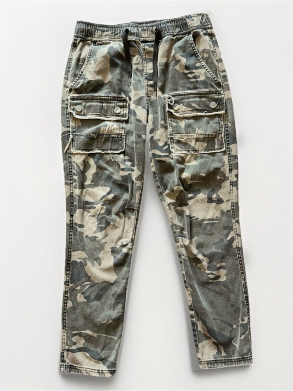 Men's Jogger Camo Distressed Tapered Pants from Zumiez Size Medium Inseam 29”
